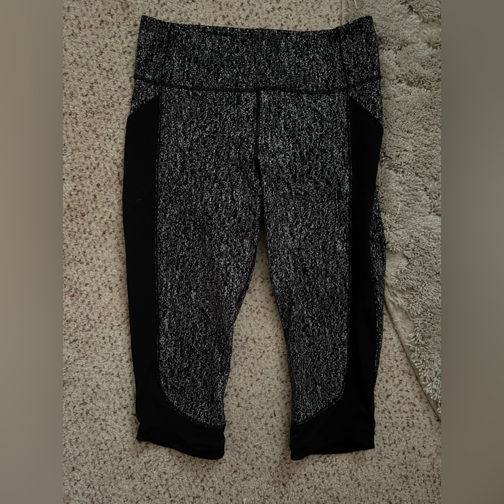 LULULEMON athletic leggings with pockets, size 12